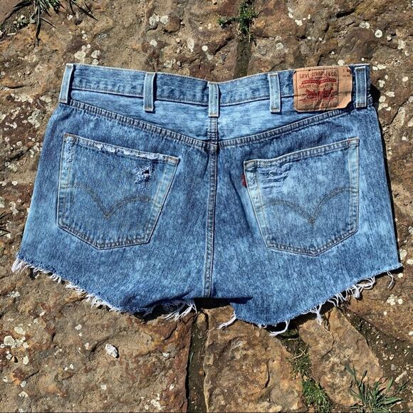 Retro Levi’s 501 distressed festival jean shorts - Picture 3 of 4